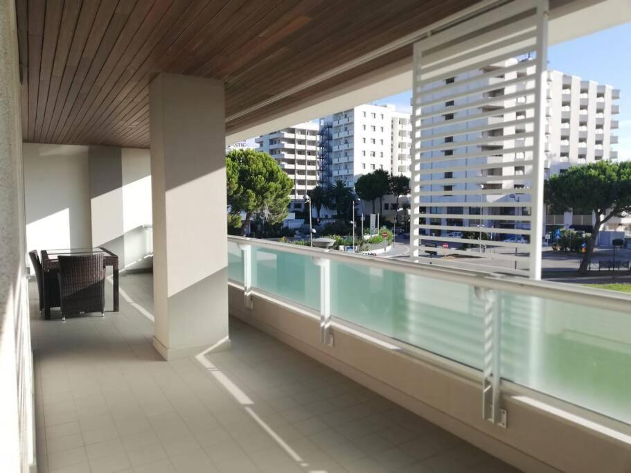 White-Blue Vibes, Seafront 2-Bedroom Apt Монтесильвано Экстерьер фото