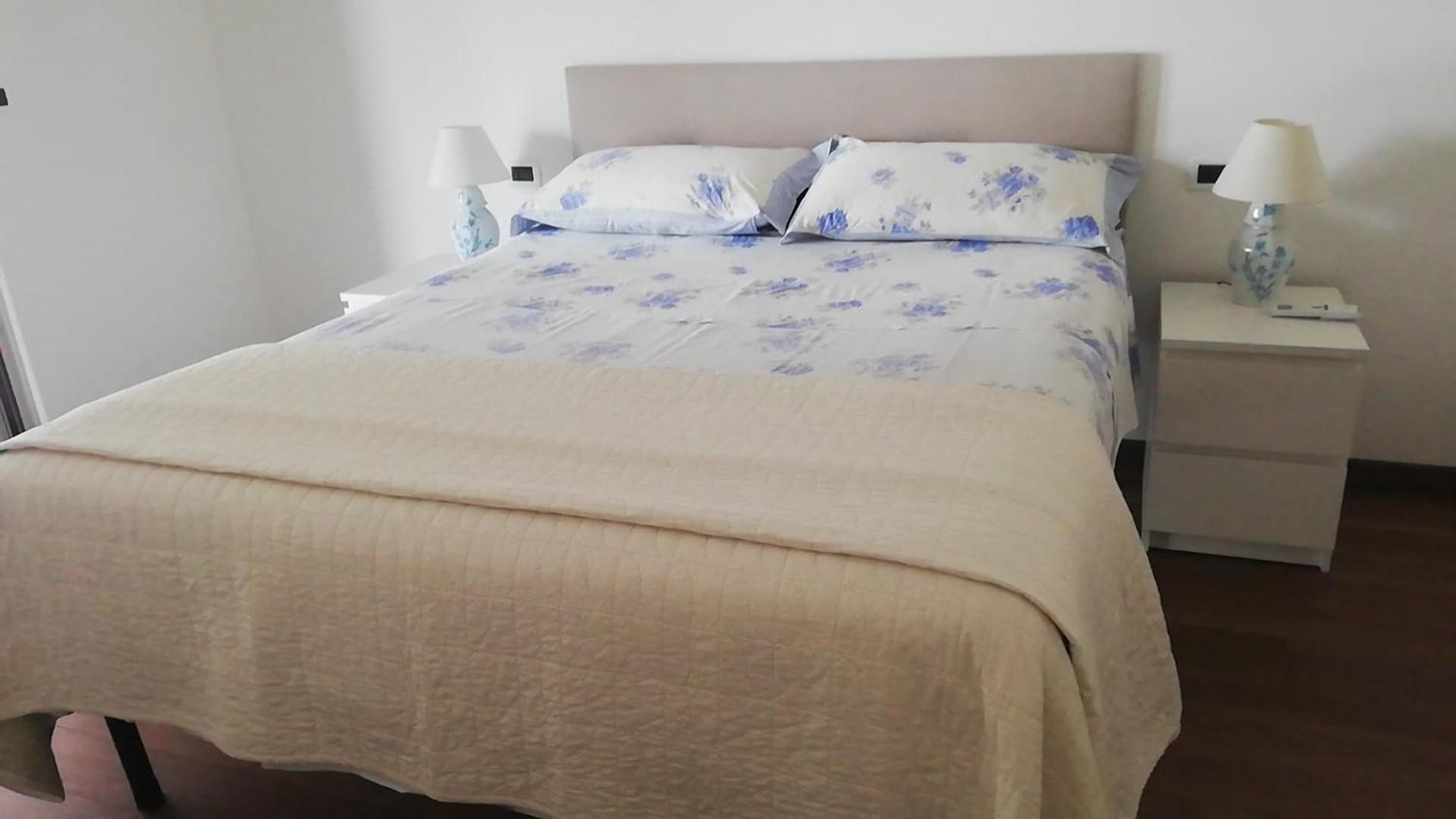 White-Blue Vibes, Seafront 2-Bedroom Apt Монтесильвано Экстерьер фото
